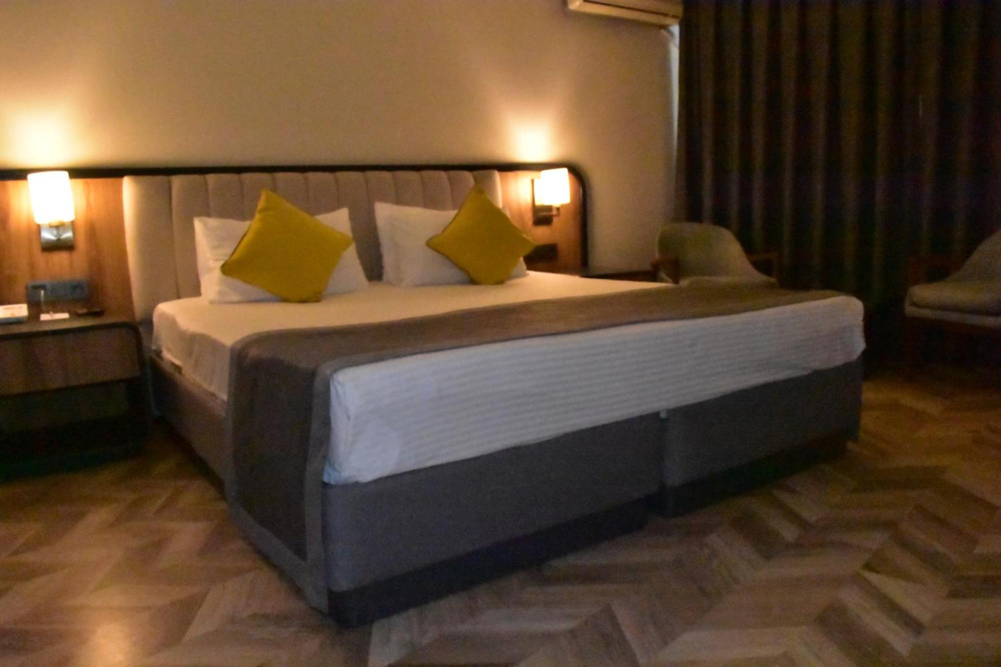 Uk Ankara Hotel 外观 照片